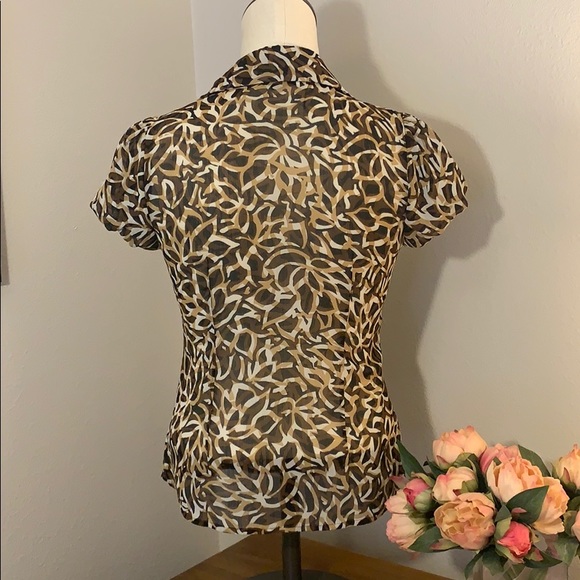 Perfect work top! Short-sleeved Dress Blouse - Picture 3 of 6